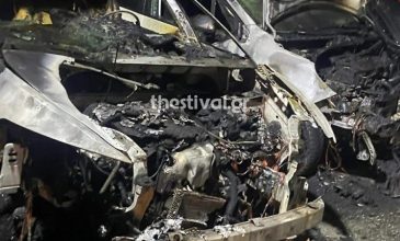 Μεγάλη φωτιά σε μάντρα με αυτοκίνητα στη Θεσσαλονίκη