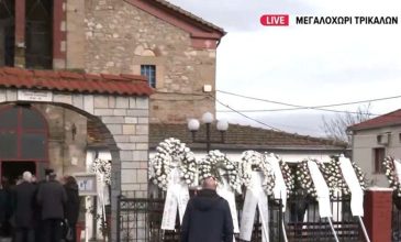 Σε βαρύ πένθος οι κηδείες των τριών γυναικών που έχασαν τη ζωή τους στην μπισκοτοβιομηχανία στα Τρίκαλα