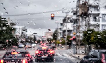 Καιρός: Ισχυρές βροχές, καταιγίδες και πυκνές χιονοπτώσεις – Συνεχή μηνύματα του 112