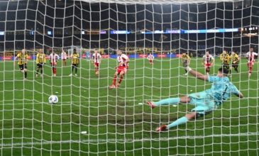 Όλοι οι τηλεκριτικοί διαιτησίας συμφωνούν για την ανατροπή του Αντρέ Λουίζ από τον Μουκουντί: «Ήταν πέναλτι»