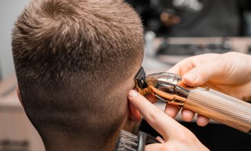 Ένας 25χρονος χτύπησε με γκλοπ τον κουρέα του επειδή δεν του άρεσε το κούρεμα