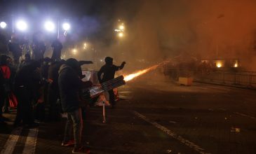 Επεισόδια σε αντικυβερνητική διαδήλωση στην Αλβανία – 16 αστυνομικοί τραυματίες