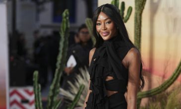 O Έπστιν εμφανίζεται να χρησιμοποιούσε τη Ναόμι Κάμπελ για να στρατολογεί νέα κορίτσια