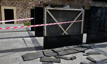 Ο ΣΥΡΙΖΑ καταδικάζει τον βανδαλισμό του μνημείου για τους 200 εκτελεσμένους κομμουνιστές στην Καισαριανή