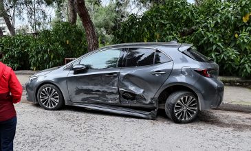 «Ήπια ένα ποτό» – Η ποινή που επιβλήθηκε στην τραγουδίστρια γνωστού συγκροτήματος για τις ζημιές που προκάλεσε στο Κολωνάκι