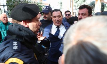 Μεγάλη ένταση στο νοσοκομείο Νίκαιας κατά την επίσκεψη του Άδωνι Γεωργιάδη – Τον υποδέχθηκαν με αποδοκιμασίες και συνθήματα