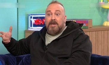 Γιώργος Αλκαίος: Φαντάζονταν ότι μου ‘στριψε, ήρθαν μεγάλοι τραγουδιστές στη Μήλο για να δουν αν είμαι καλά