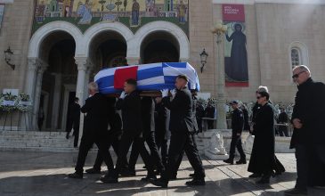 Τελέστηκε στη Μητρόπολη Αθηνών η κηδεία της Ελένης Γλύκατζη-Αρβελέρ – Ο συγκινητικός επικήδειος του Κυριάκου Μητσοτάκη