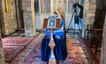 Σε λαϊκό προσκύνημα η σορός της σπουδαίας Ελένης Γλύκατζη-Αρβελέρ – Το τελευταίο αντίο στη Μητρόπολη Αθηνών