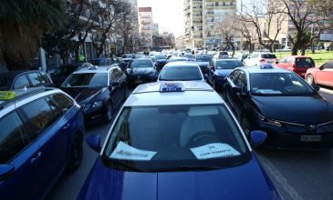 Ταξιτζής στην Θεσσαλονίκη χρέωνε τις κούρσες από εφαρμογή και όχι με το ταξίμετρο