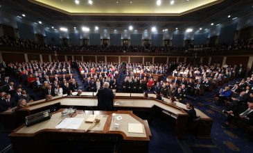 Γιατί η ιστορική ομιλία του Τραμπ στο Κογκρέσο προκαλεί τριγμούς εντός και εκτός ΗΠΑ