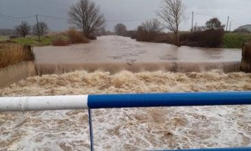Εικόνες καταστροφής από τον Έβρο – Σε οριακό σημείο η στάθμη του ποταμού