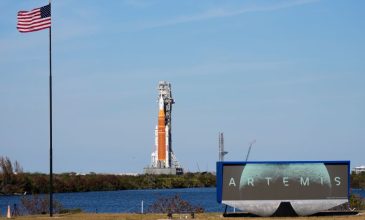 Η NASA αναθεωρεί την αποστολή Artemis για την επιστροφή στη Σελήνη