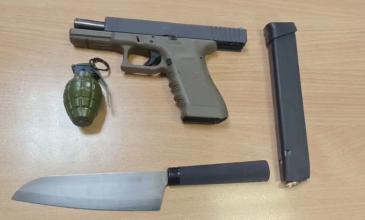 Συνελήφθη 33χρονος στο Μοσχάτο που είχε μέσα στο ΙΧ του πιστόλι και χειροβομβίδα-ρέπλικα