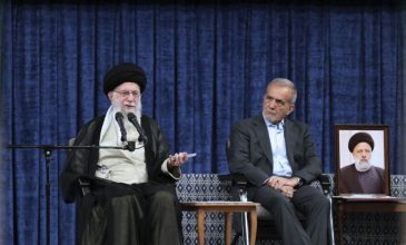 Στόχοι των αμερικανικών και ισραηλινών πληγμάτων ο Χαμενεΐ και ο Πεζεσκιάν