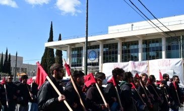 Πορεία διαμαρτυρίας στην αμερικανική πρεσβεία ενάντια στην επέμβαση στο Ιράν