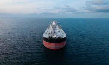 Εγκλωβισμένα 150 ελληνόκτητα τάνκερ στα Στενά του Ορμούζ λόγω της πολεμικής ανάφλεξης