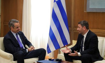 Συνάντηση Μητσοτάκη με τον Ανδρουλάκη: Η σημαία και η καρδιά μας βρίσκεται στην Κύπρο – Προτεραιότητα ο επαναπατρισμός των εγκλωβισμένων Ελλήνων