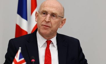 Ο Βρετανός υπουργός Αμυνας μεταβαίνει εκτάκτως στην Κύπρο