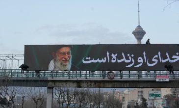 Σκληροπυρηνικοί του Ιράν ζητούν ανοιχτά πυρηνική βόμβα — Ο θάνατος του Χαμενεΐ άλλαξε τους συσχετισμούς