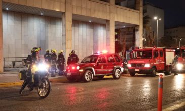 Ελεγχόμενη έκρηξη στις χειροβομβίδες του αλλοδαπού που απειλούσε έξω από τη ΓΑΔΑ – Ποιος είναι ο δράστης