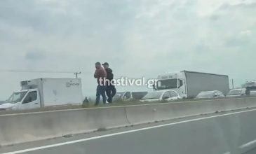 Φωτιά σε φορτηγό που μετέφερε ψυκτικό υγρό προκάλεσε κυκλοφοριακό χάος στην ΕΟ Θεσσαλονίκης – Σερρών