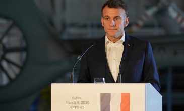 Μακρόν: Οι Ευρωπαίοι πρέπει να βρίσκονται στις ειρηνευτικές συνομιλίες για την Ουκρανία