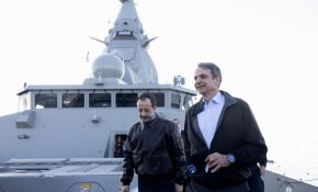 Επίσκεψη Μητσοτάκη Χριστοδουλίδη στη φρεγάτα «Κίμων»: «Να ξέρετε πάντα ότι είμαστε εδώ για ό,τι χρειαστεί», είπε ο πρωθυπουργός