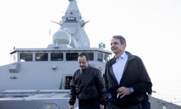Επίσκεψη Μητσοτάκη Χριστοδουλίδη στη φρεγάτα «Κίμων»: «Να ξέρετε πάντα ότι είμαστε εδώ για ό,τι χρειαστεί», είπε ο πρωθυπουργός
