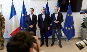 Ολοκληρώθηκε η συνάντηση Μητσοτάκη, Μακρόν και Χριστοδουλίδη στην Πάφο – «Όταν επιτίθεται κάποιος στην Κύπρο, επιτίθεται στην Ευρώπη»