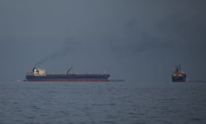 Οι Ιρανοί απαιτούν: «Απελάστε τους πρεσβευτές ΗΠΑ και Ισραήλ για να περνούν τα πλοία σας ασφαλή από τα Στενά του Ορμούζ»