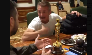 Βίντεο με τον Σον Πεν να παραλαμβάνει… Όσκαρ από την ουκρανική εταιρεία σιδηροδρόμων