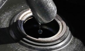 Πάνω από 110 δολάρια το πετρέλαιο — Πιέσεις στις τιμές ενέργειας, η κυβέρνηση εξετάζει νέο πακέτο μέτρων για ηλεκτρικό και στήριξη επιχειρήσεων