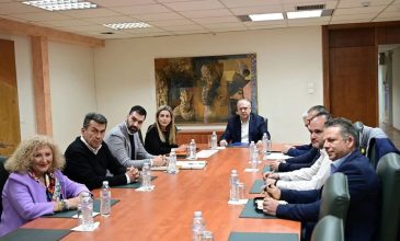 Συμφωνία Θεοδωρικάκου με βενζινοπώλες για το πλαφόν