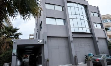 Χειροπέδες στον γκαλερίστα Γιώργο Τσαγκαράκη για πλαστογραφία και αρχαιοκαπηλία – Πουλούσε στα social έως 12.000 ευρώ και είχε 300 πλαστούς πίνακες