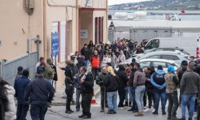 Διαμαρτυρία από τους κτηνοτρόφους της Λέσβου με μπλόκο στον κόμβο στη Λάρσο