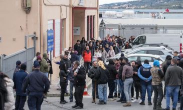 Διαμαρτυρία από τους κτηνοτρόφους της Λέσβου με μπλόκο στον κόμβο στη Λάρσο