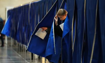 Κάλπες στη Δανία με προβάδισμα της Μέτε Φρέντερικσεν για νέα θητεία