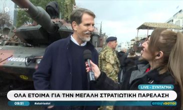 Ο Παύλος Ντε Γκρες στη στρατιωτική παρέλαση στο Σύνταγμα: «Ήθελα χρόνια να τη δω από κοντά»