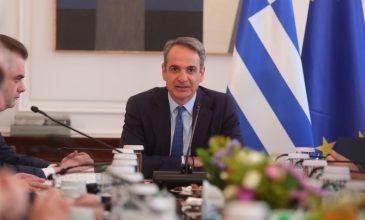 Μητσοτάκης στο υπουργικό: Στα 920 ευρώ ο κατώτατος μισθός από 1η Απριλίου – Μηνιαία αύξηση 40 ευρώ από πέρυσι, σχεδόν μισός μισθός ετησίως