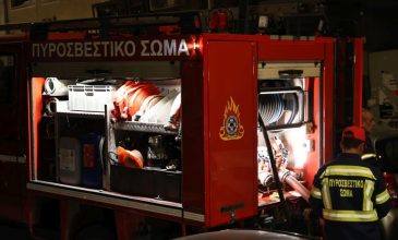 Συναγερμός στο Ηράκλειο: Φωτιά σε πάρκινγκ με ενοικιαζόμενα αυτοκίνητα – Ζημιές σε 18 οχήματα