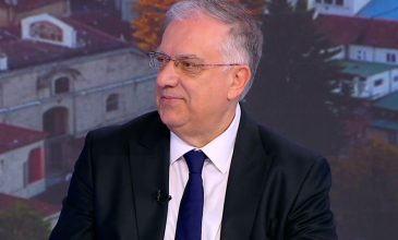 Τάκης Θεοδωρικάκος: Χωρίς το πλαφόν η βενζίνη θα είχε φτάσει στα 2,50 ευρώ – Το μέτρο έχει εφαρμοστεί και σε 63 κατηγορίες τροφίμων και βασικών ειδών