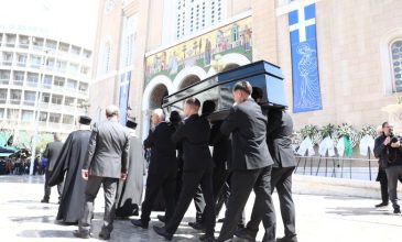 Στην τελευταία της κατοικία οδηγήθηκε η σορός της μεγάλης λαϊκής ερμηνεύτριας Μαρινέλλας