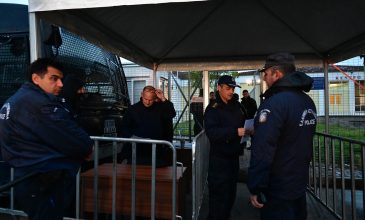 Δίκη για τα Τέμπη: «Όποιος θορυβεί θα περνάει έξω» – Ολοκληρώθηκε η νομιμοποίηση των συνηγόρων υπεράσπισης των κατηγορουμένων