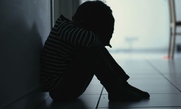 Ένοχοι οι γονείς στο Βόλο που χτυπούσαν τα παιδιά τους με μαστίγιο και τους στερούσαν το νερό