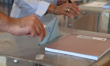 Δημοσκόπηση ΣΚΑΪ: Στις 16,5 ποσοστιαίες μονάδες η διαφορά της ΝΔ από το ΠΑΣΟΚ