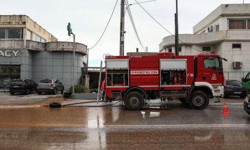Πάνω από 750 κλήσεις δέχθηκε η Πυροσβεστική μόνο στην Αττική για βοήθεια στην κακοκαιρία