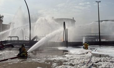 Ξέσπασε φωτιά σε δεξαμενή πετρελαίου στο Μπαχρέιν έπειτα από ιρανική επίθεση