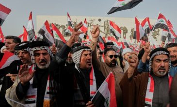 Ιρακινοί διαδηλωτές εισέβαλαν στο προξενείο του Κουβέιτ στη Βασόρα μετά το πυραυλικό πλήγμα