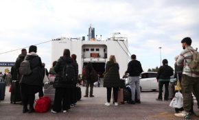 Συνεχίζεται η έξοδος των εκδρομέων από τα λιμάνια της Αττικής